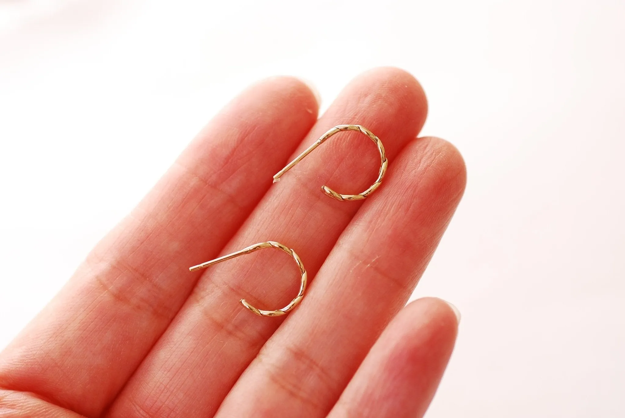 14k Gold Filled Woven Hoop Earrings, Gold Braided Hoop Earrings, Gold Hoop Earrings, Minimalist Gold Hoops, Huggie Hoop Earrings