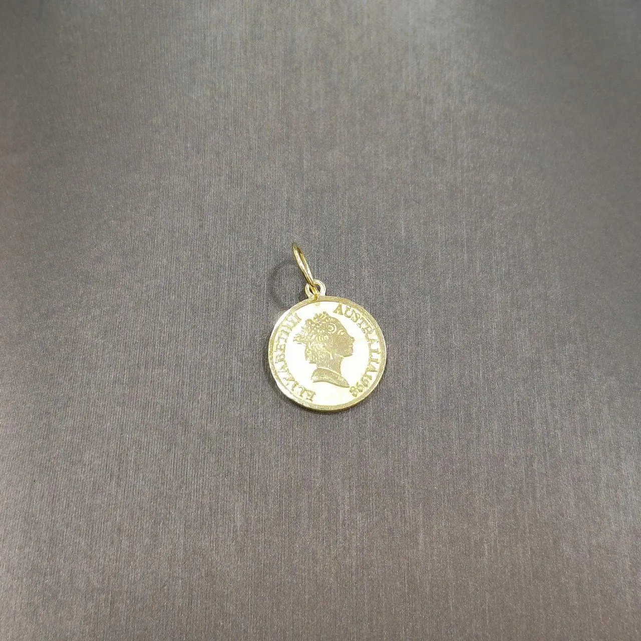 22k / 916 gold Queen Elizabeth Coin pendant