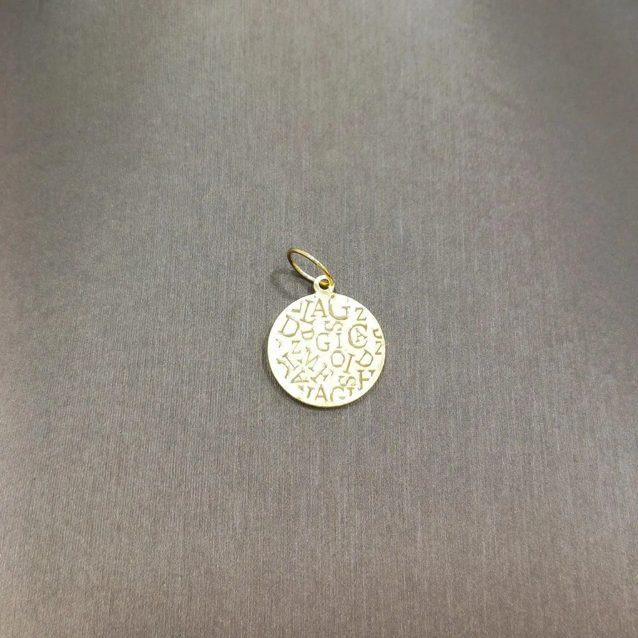 22k / 916 gold Queen Elizabeth Coin pendant