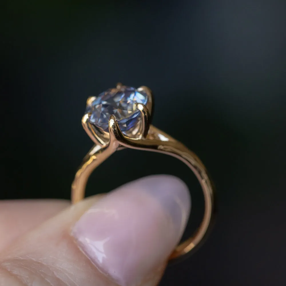 4.0ct Bicolor Parti Oval Sapphire Low Profile Six Prong Split Shank Evergreen Solitaire in 14k Yellow Gold