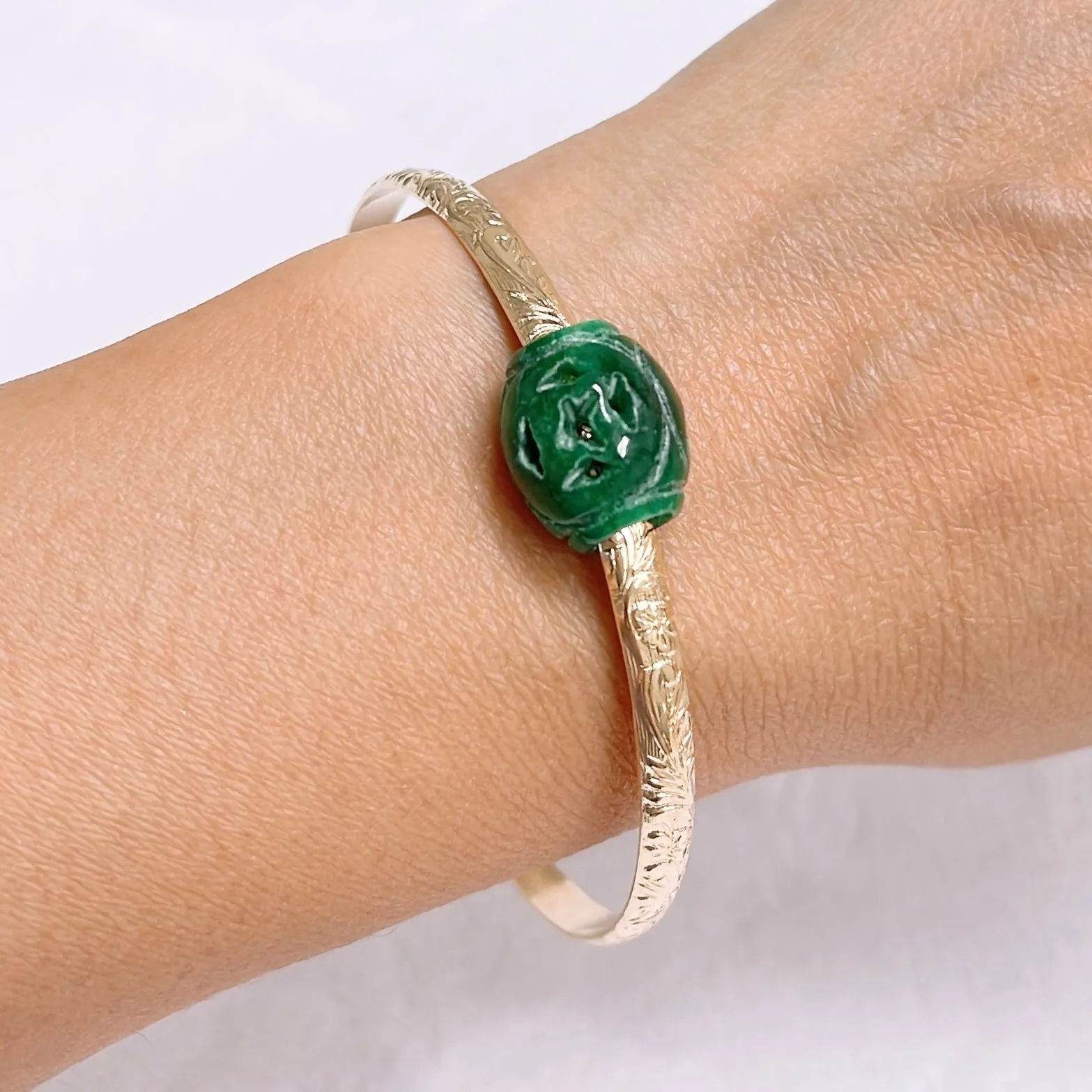 Bangle ALII - Barrel shaped jade bead (B568)