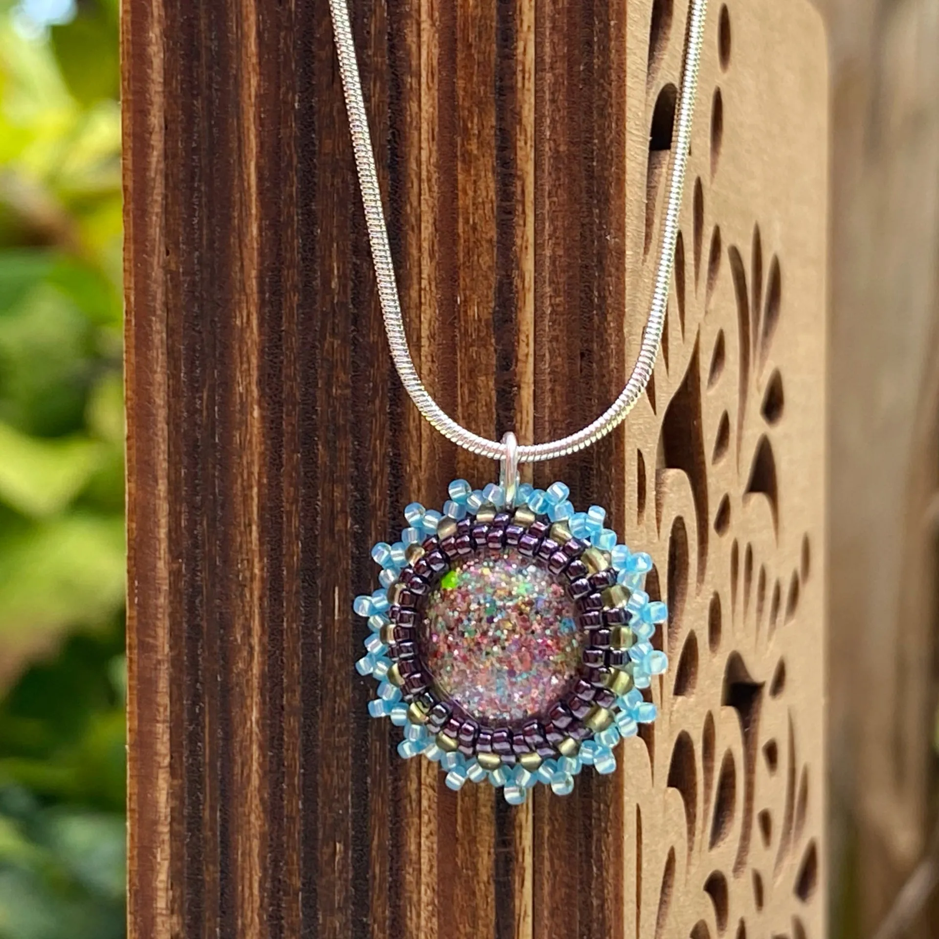 Beadwoven pendant necklaces - Glitter4Good