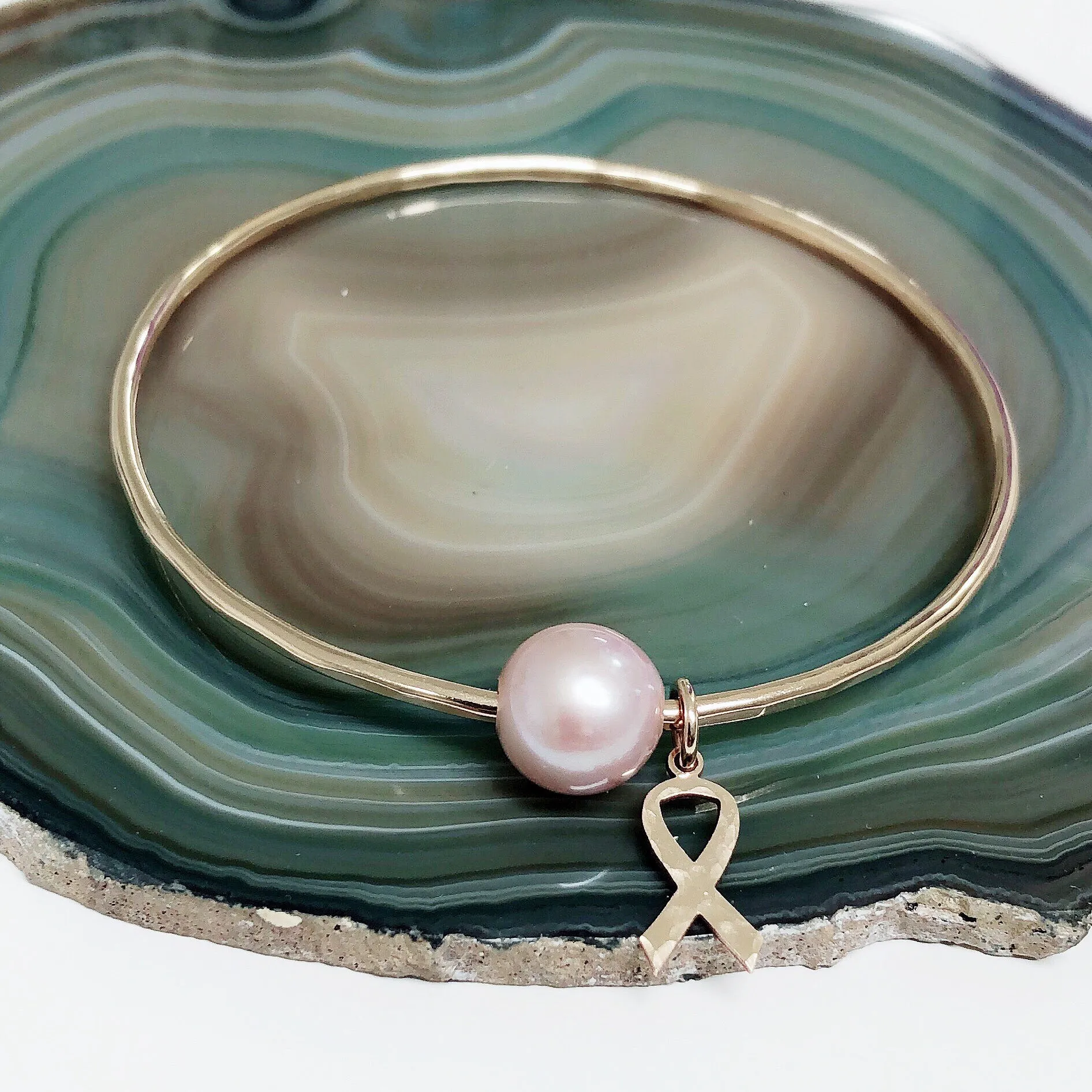 Cancer awareness bangle - pink Edison pearl  (B346)