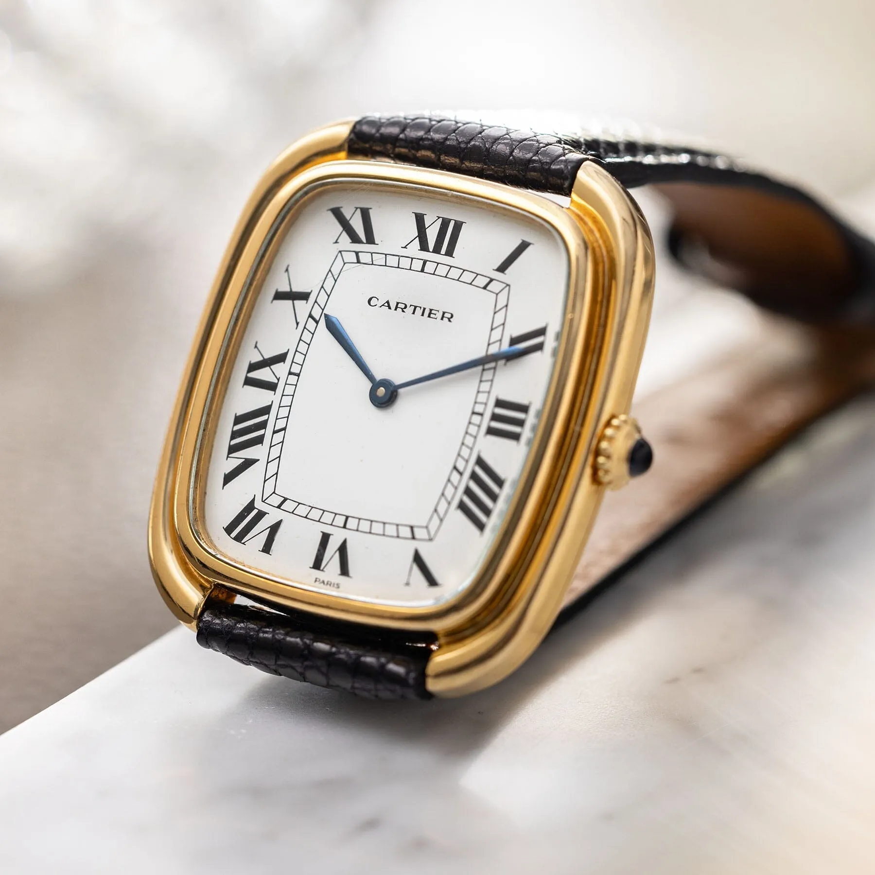 Cartier Gondole Jumbo verticale in 18k yellow gold