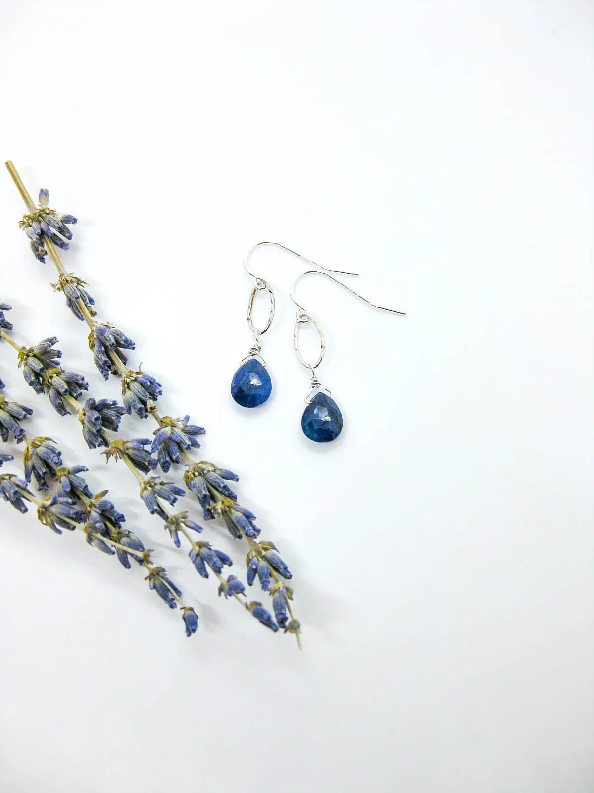 Chrysanthe: Sapphire Earrings - e635