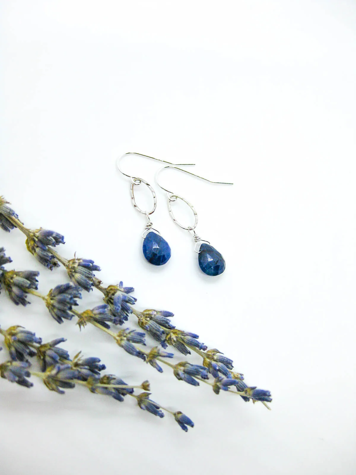 Chrysanthe: Sapphire Earrings - e635