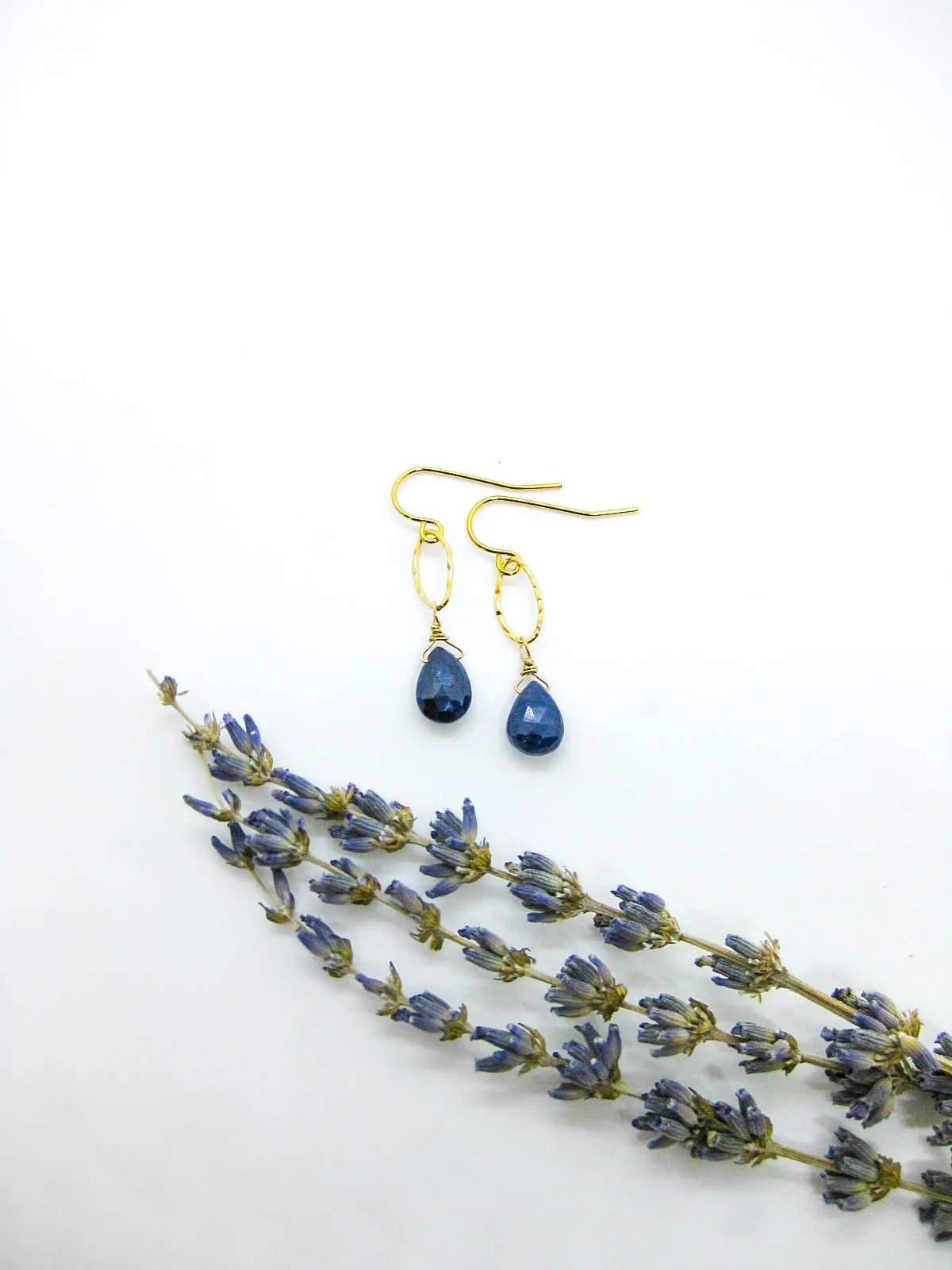 Chrysanthe: Sapphire Earrings - e635