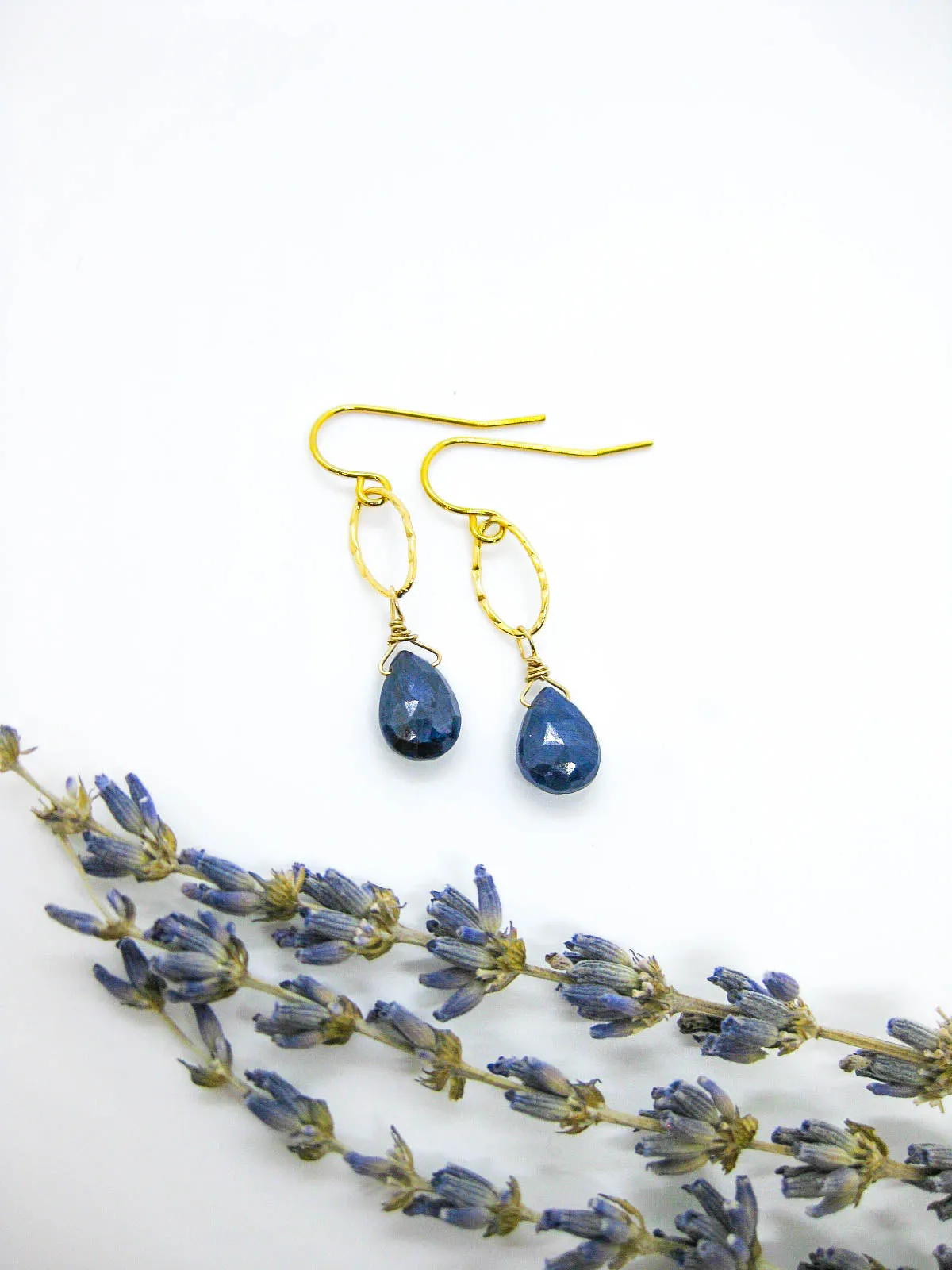 Chrysanthe: Sapphire Earrings - e635