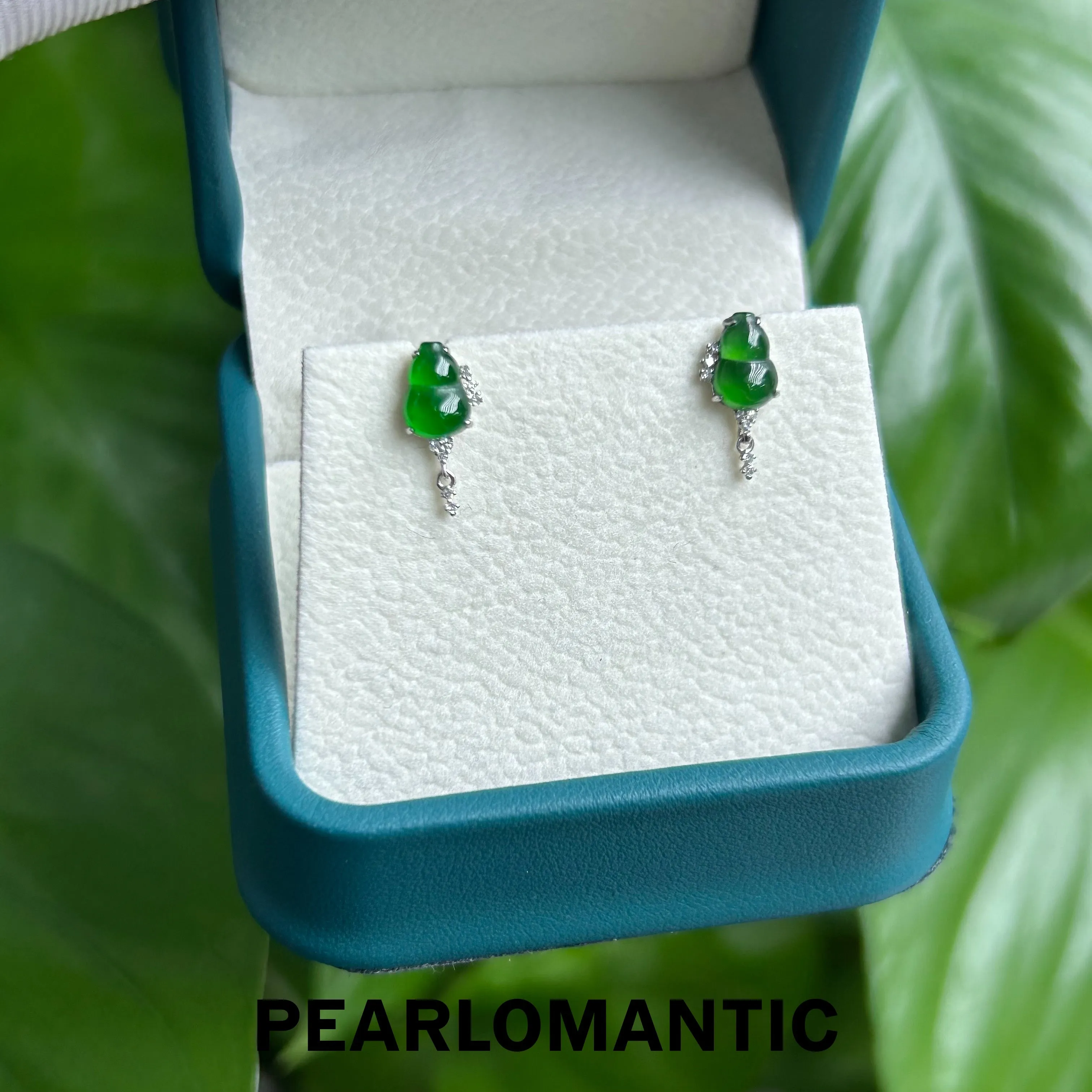 [Fine Jewelry] 18k Gold & Diamond & Jade Hulu Design Earring Studs