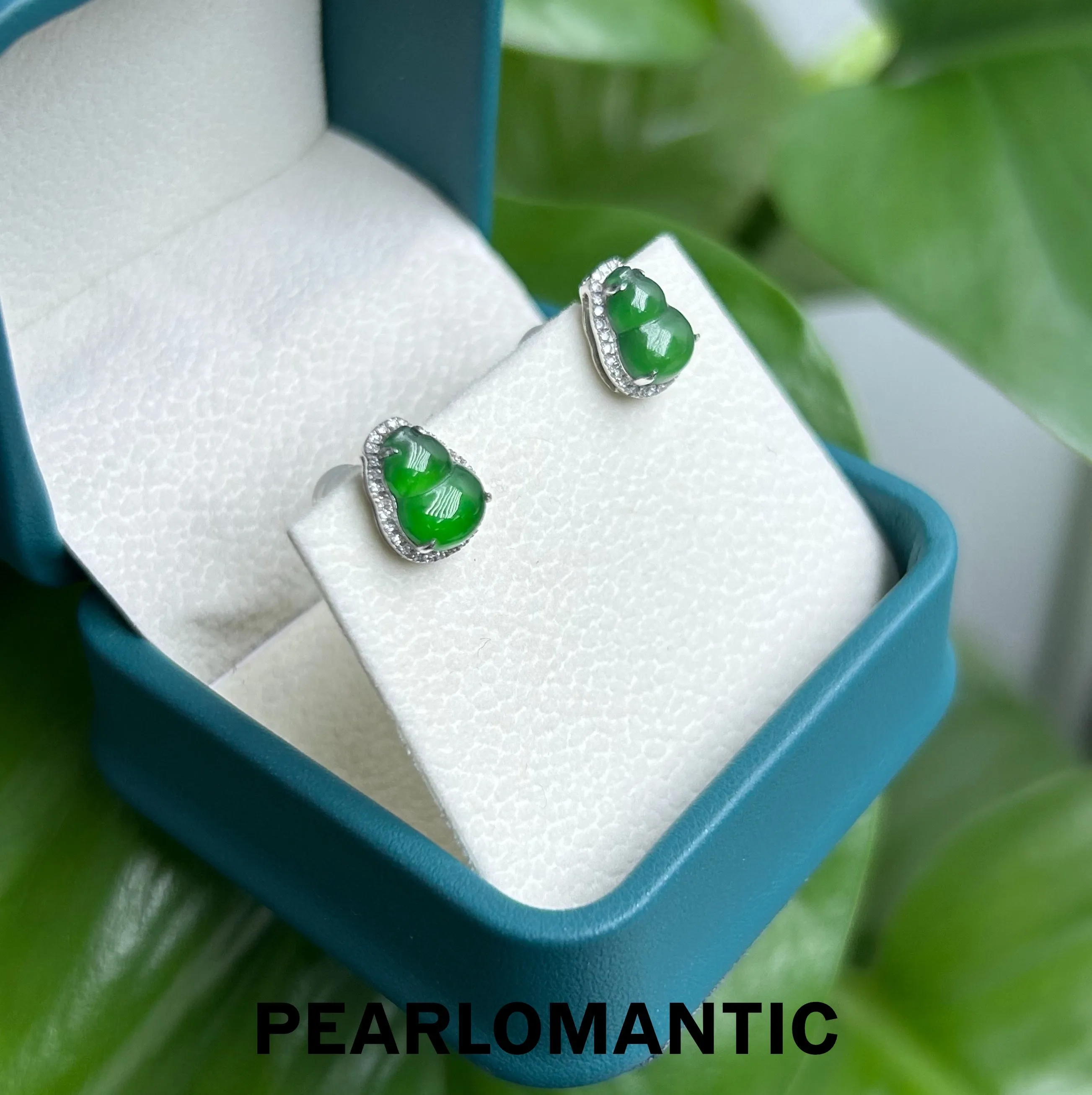 [Fine Jewelry] 18k White Gold & Diamond & Jade Hulu Design Earring Studs