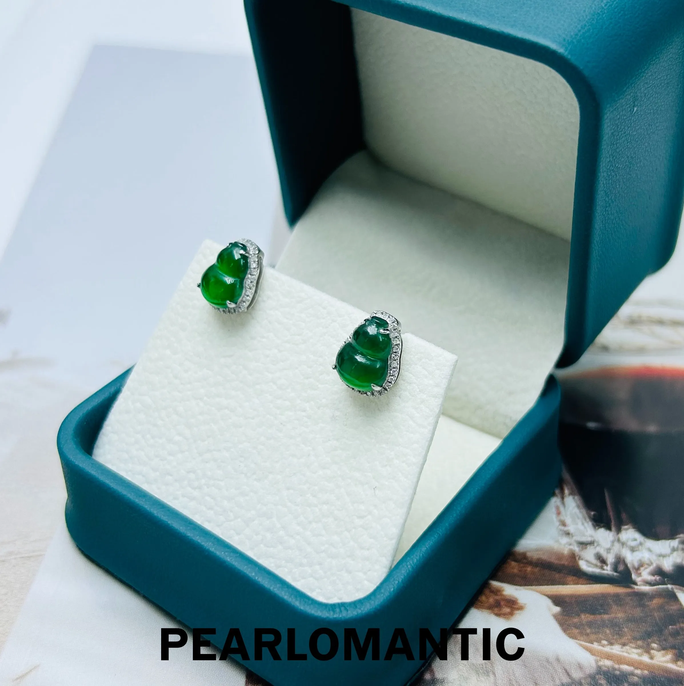 [Fine Jewelry] 18k White Gold & Diamond & Jade Hulu Design Earring Studs