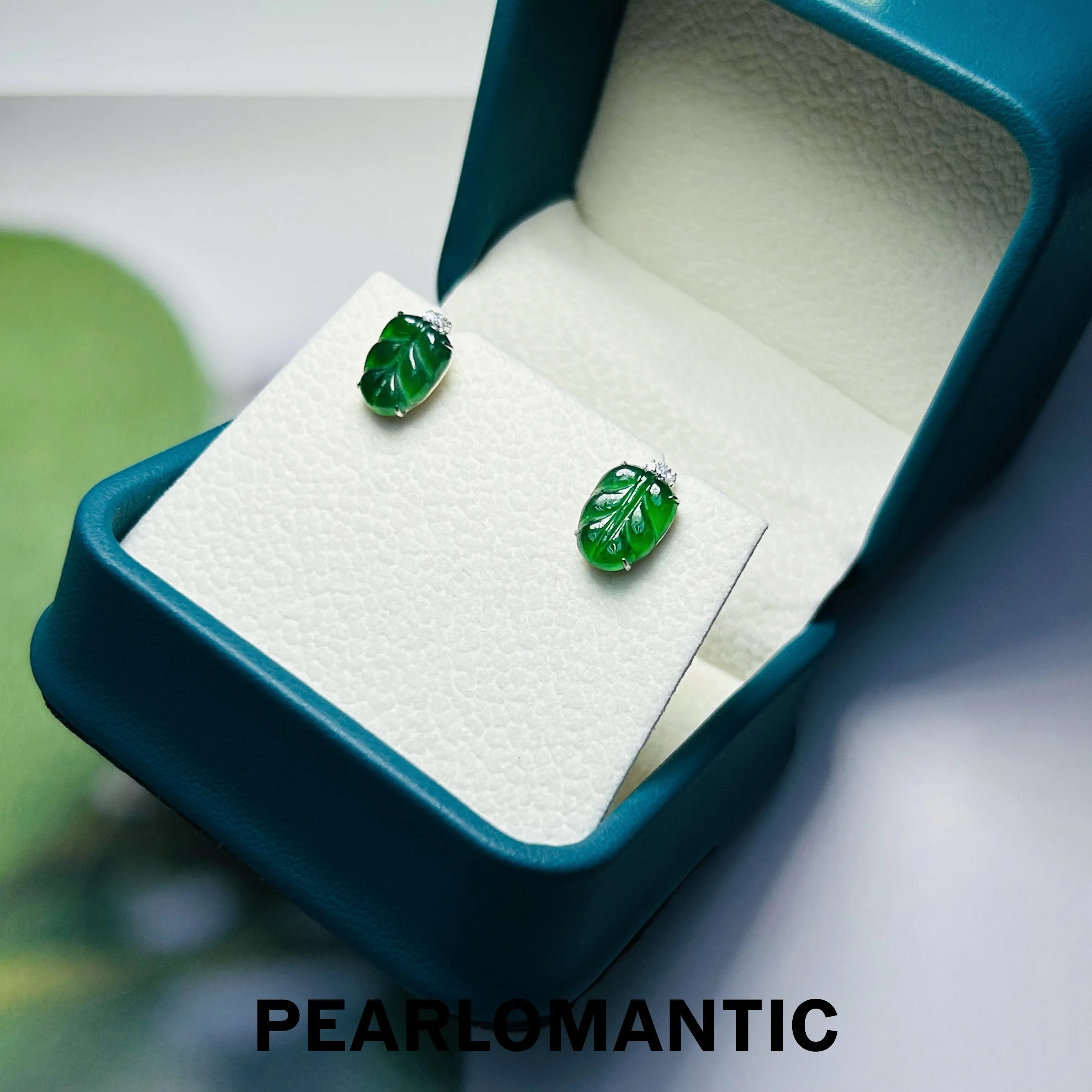 [Fine Jewelry] 18k White Gold & Diamond & Jade Leaf Design Earring Studs