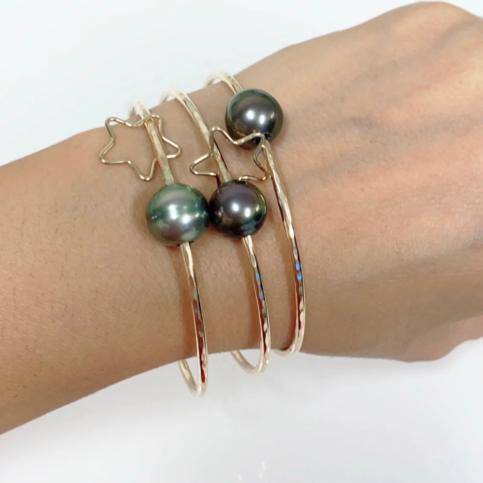 Star charm bangle - Tahitian pearl (B435)